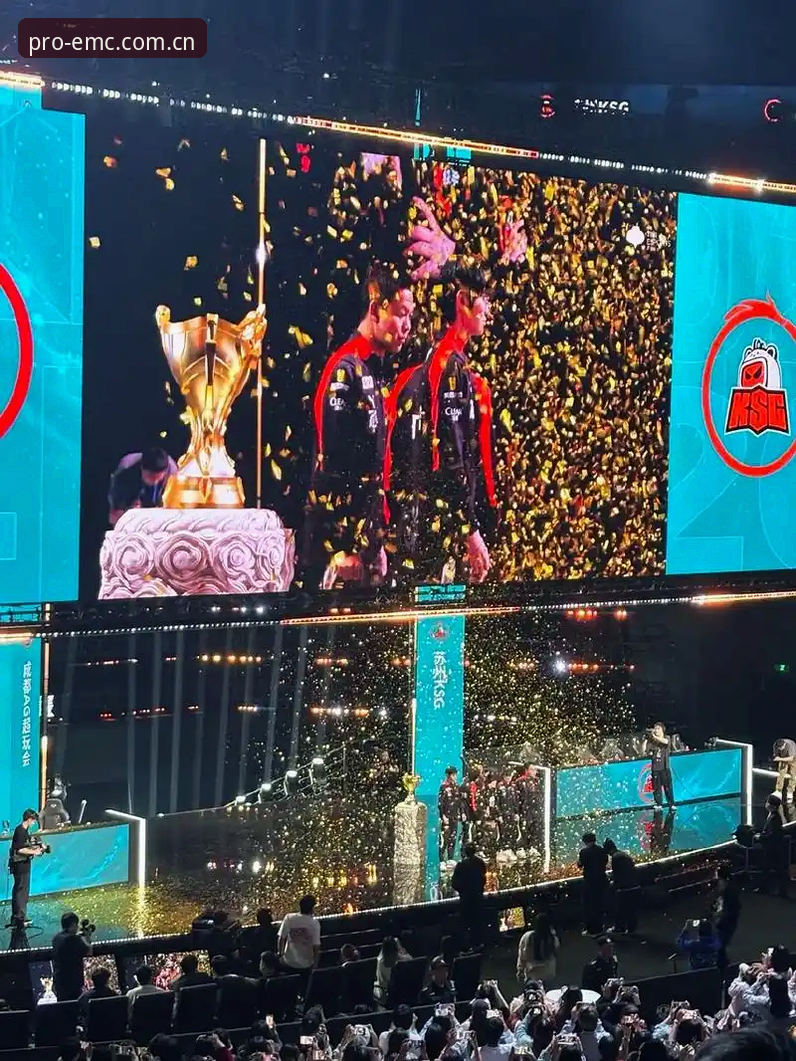 易倍怎么样 资深球迷分享:从埃梅里欧联杯五冠王看易倍体育观赛体验
